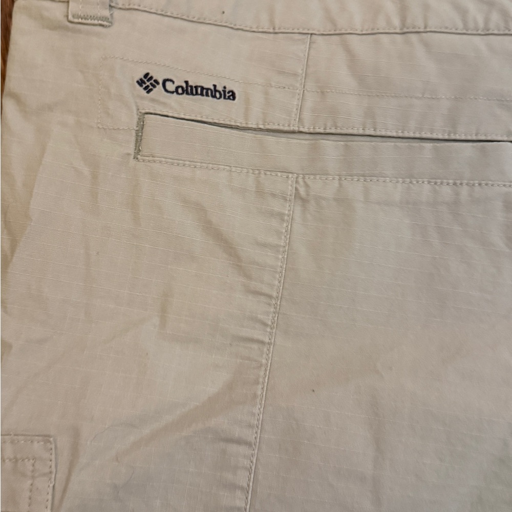Columbia Omni Shade Khaki Cargo Shorts Size 12W - Picture 8 of 12
